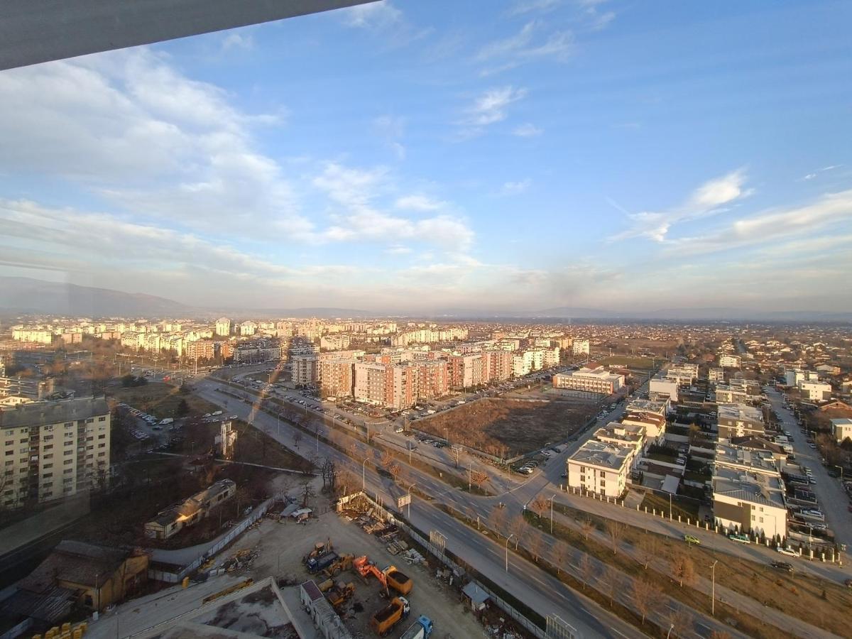 18Th & 16H Floor Secure Luxury Condos With Pool & Fitness Included In Price Skopje Exterior photo