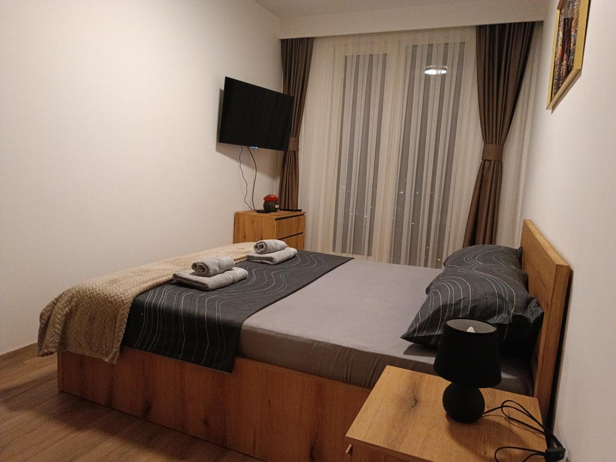 18Th & 16H Floor Secure Luxury Condos With Pool & Fitness Included In Price Skopje Exterior photo