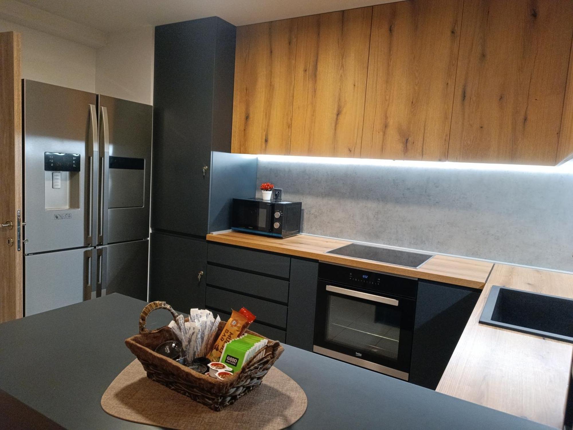 18Th & 16H Floor Secure Luxury Condos With Pool & Fitness Included In Price Skopje Exterior photo