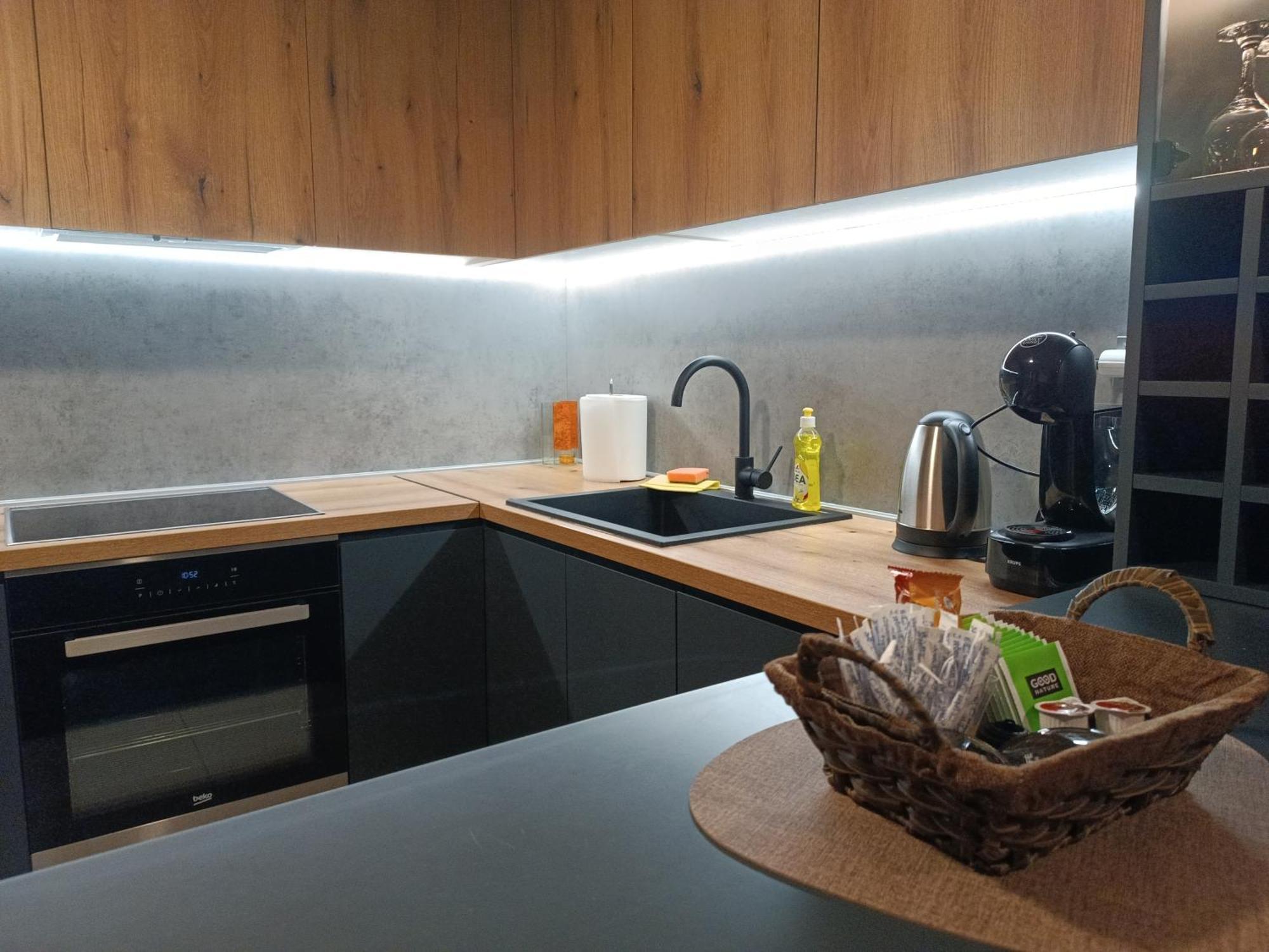 18Th & 16H Floor Secure Luxury Condos With Pool & Fitness Included In Price Skopje Exterior photo