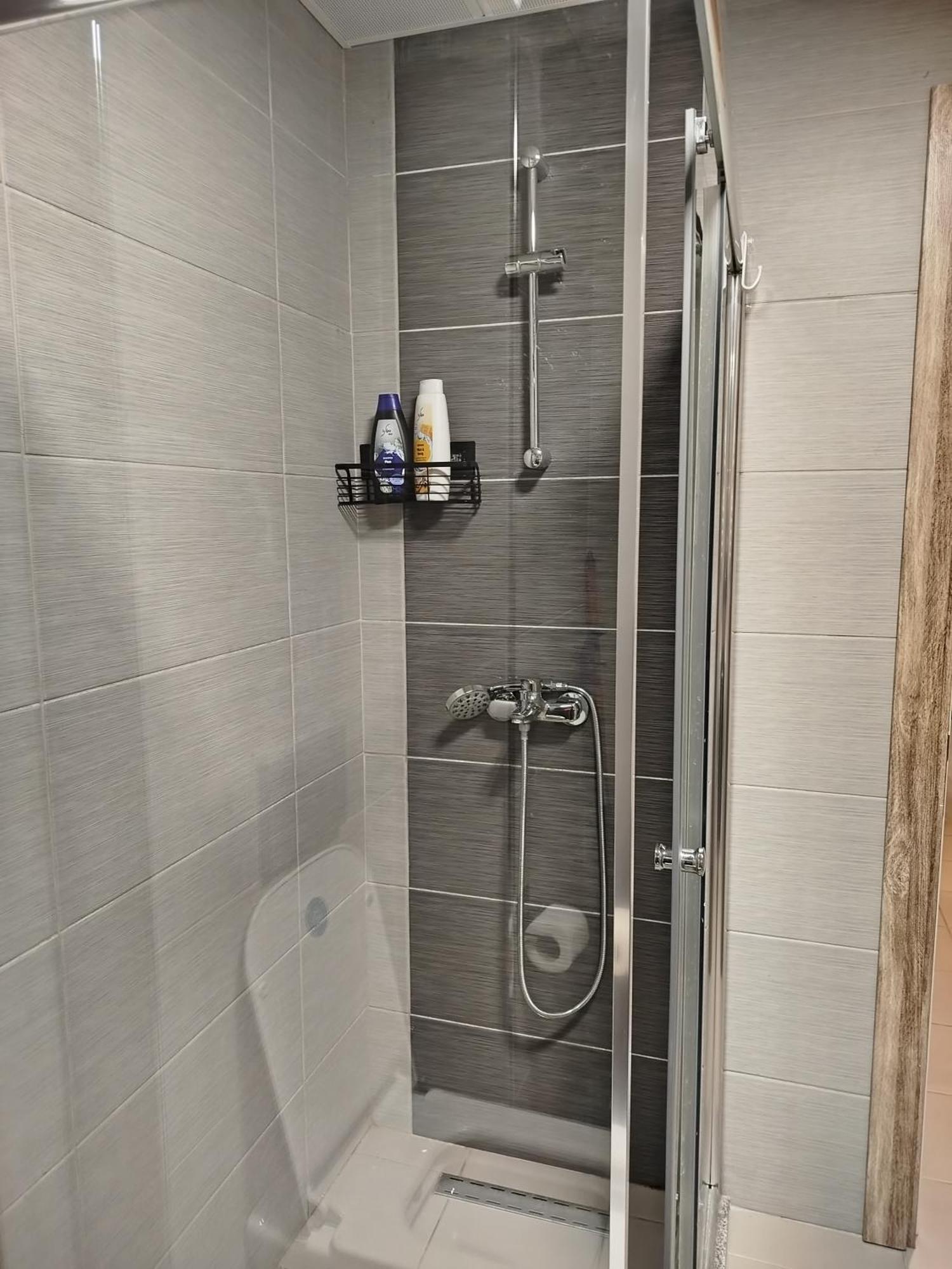 18Th & 16H Floor Secure Luxury Condos With Pool & Fitness Included In Price Skopje Exterior photo