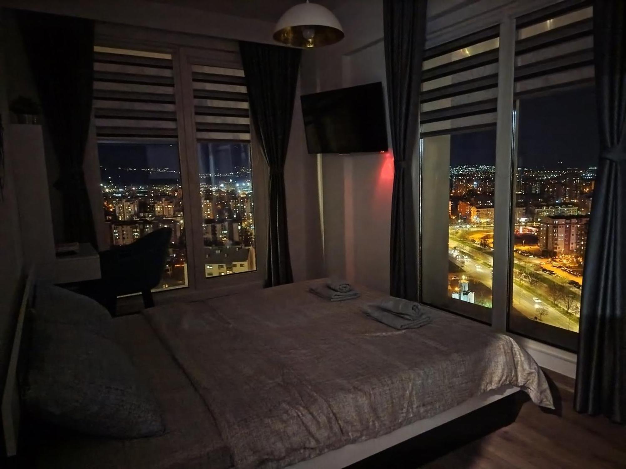18Th & 16H Floor Secure Luxury Condos With Pool & Fitness Included In Price Skopje Exterior photo