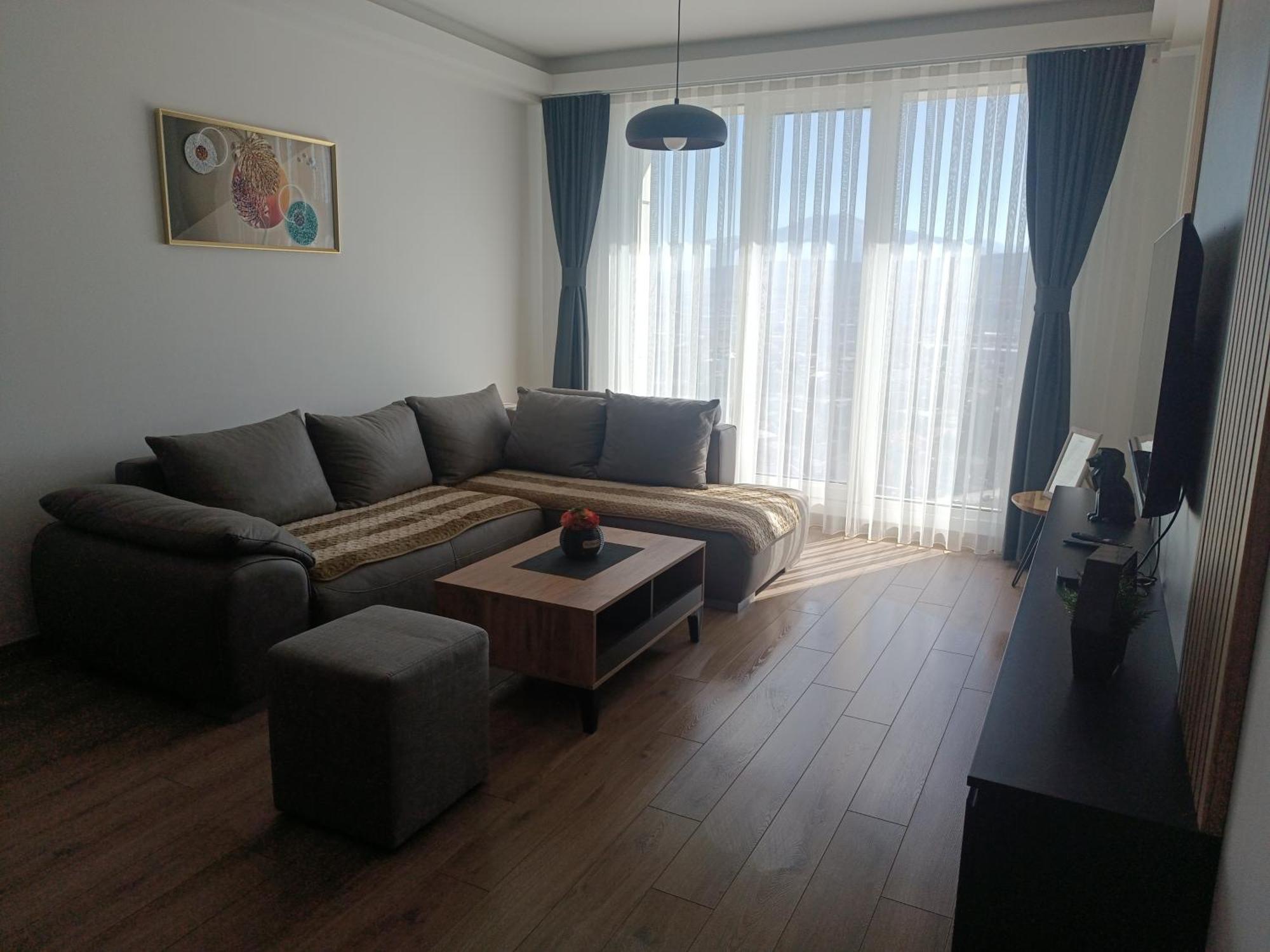 18Th & 16H Floor Secure Luxury Condos With Pool & Fitness Included In Price Skopje Exterior photo